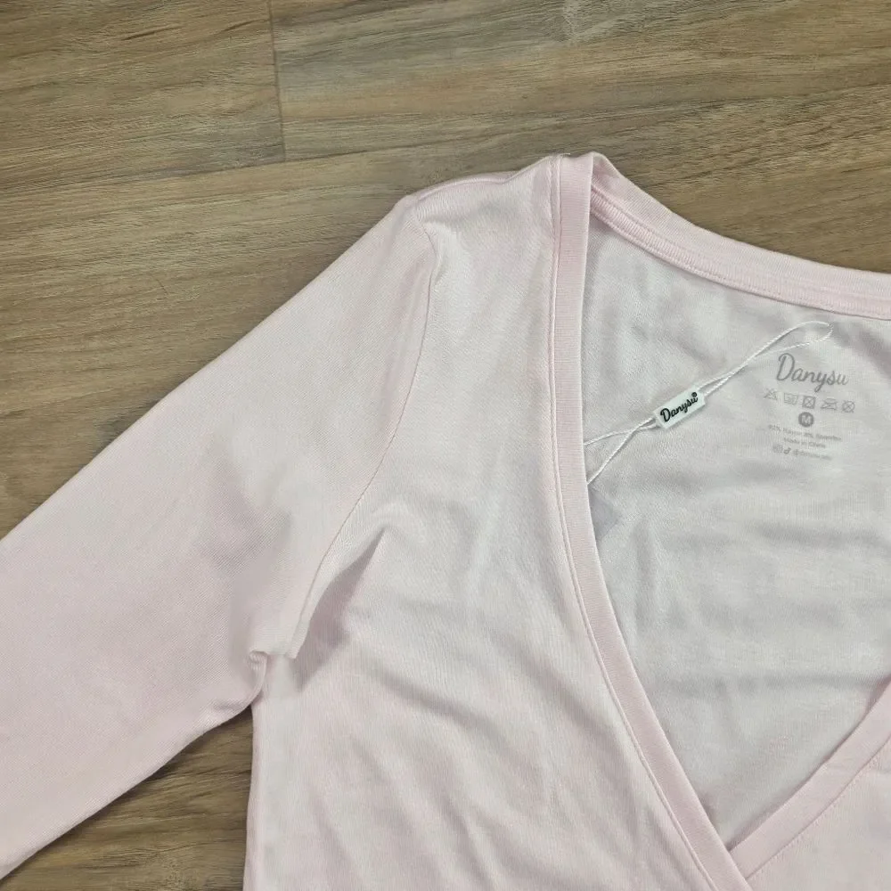 ☔️🔸️🅰️NWT Pink Reversible Crisscross Tie Long Sleeve Top Medium